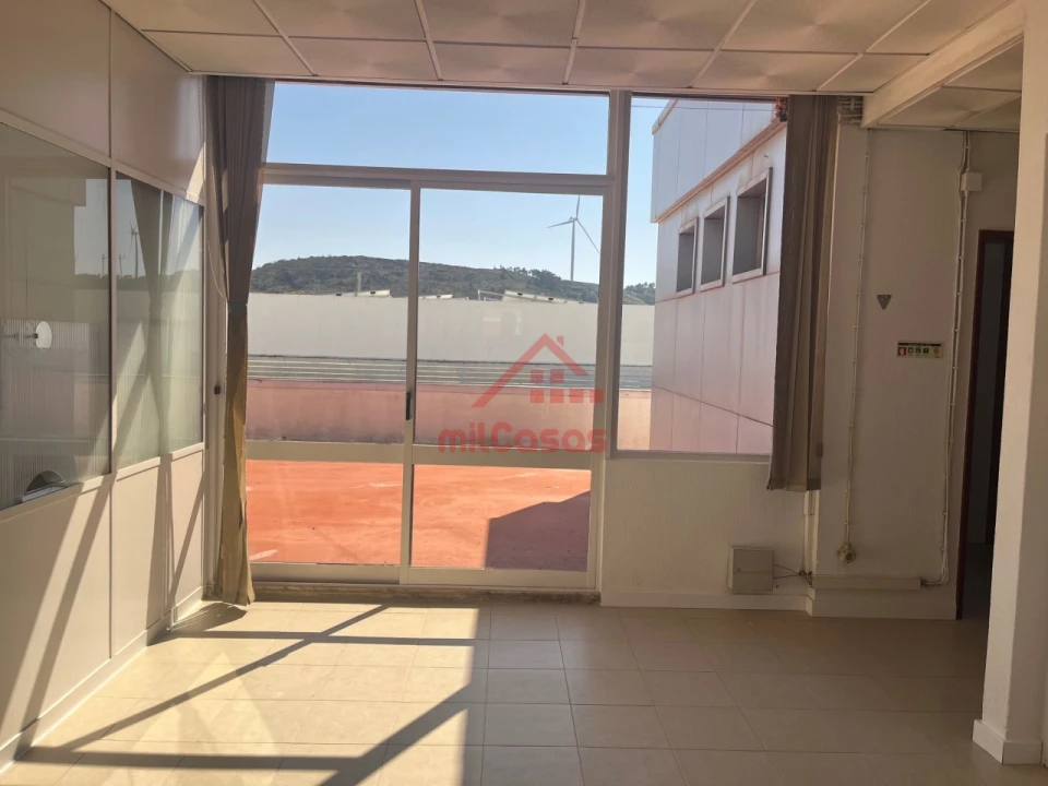 Escritório para Arrendamento em Santa Maria, São Pedro e Matacães Foto 8