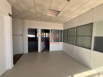 Escritório para Arrendamento em Santa Maria, São Pedro e Matacães