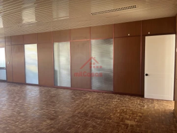 Escritório para Arrendamento em Santa Maria, São Pedro e Matacães