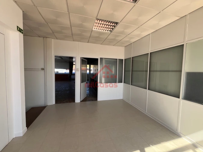 Escritório para Arrendamento em Santa Maria, São Pedro e Matacães Foto 4