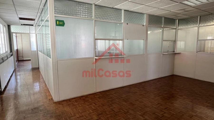Escritório para Arrendamento em Santa Maria, São Pedro e Matacães