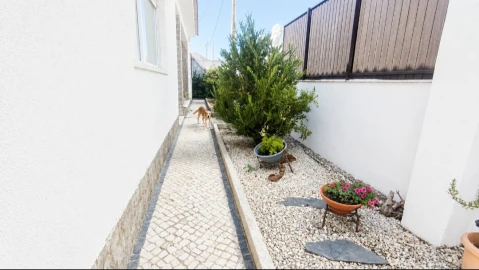 Moradia T3 para Venda em São Domingos de Rana