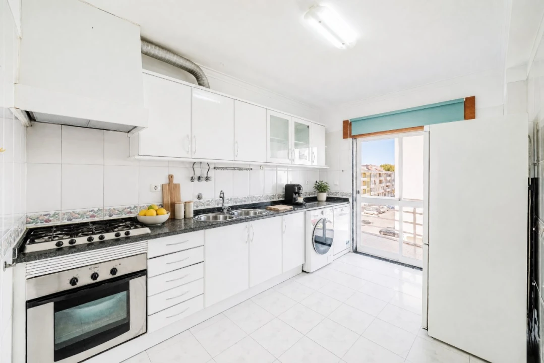 Apartamento T2 para Venda em Rio de Mouro Foto 1