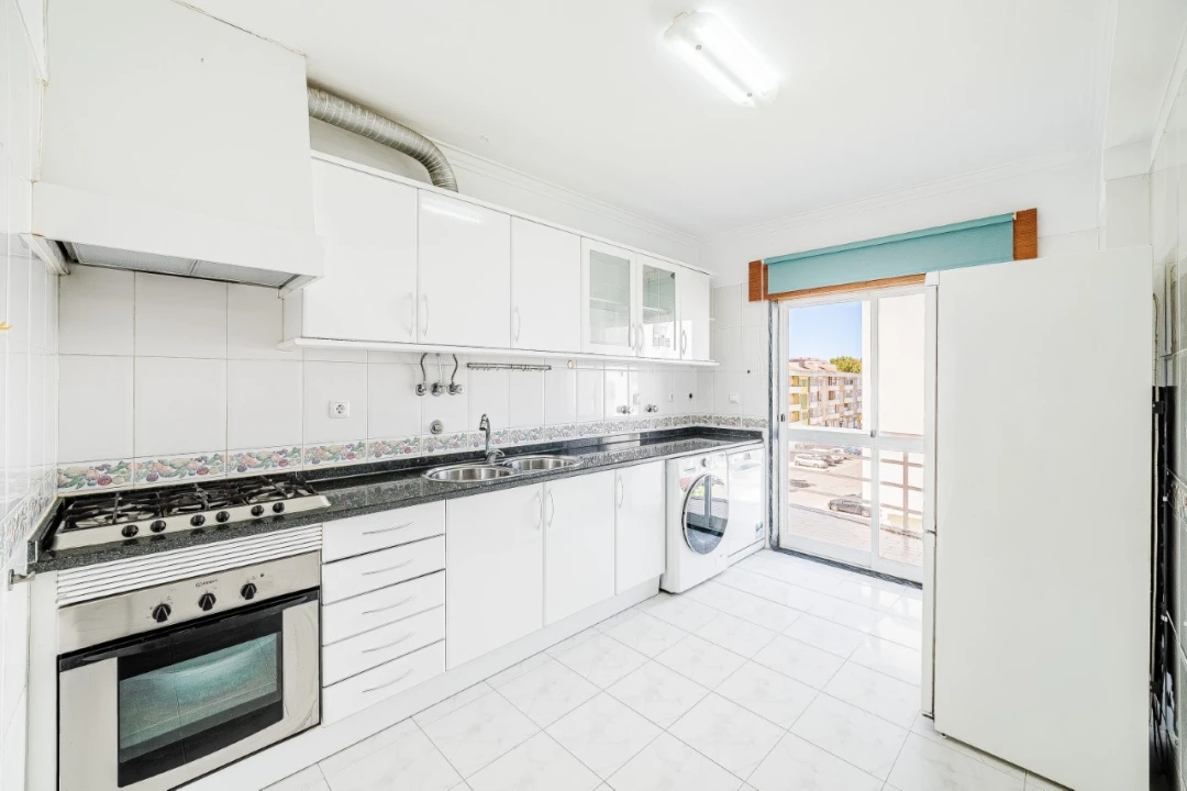 Apartamento T2 para Venda em Rio de Mouro Foto 2