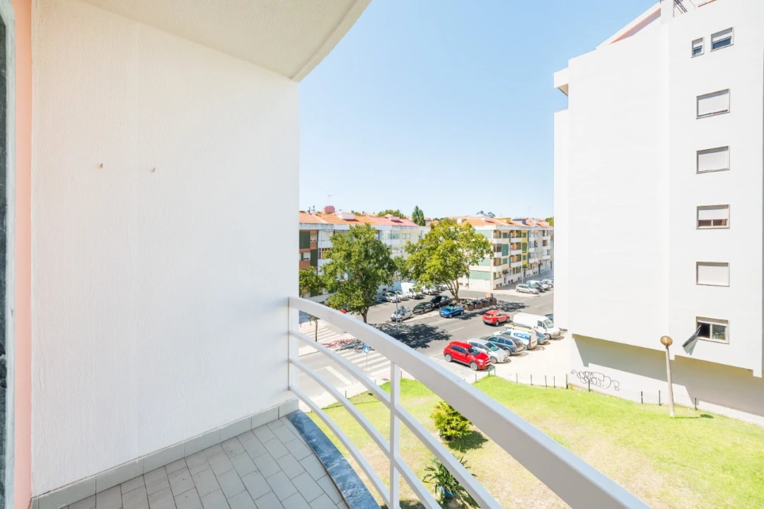 Apartamento T2 para Venda em Rio de Mouro Foto 3
