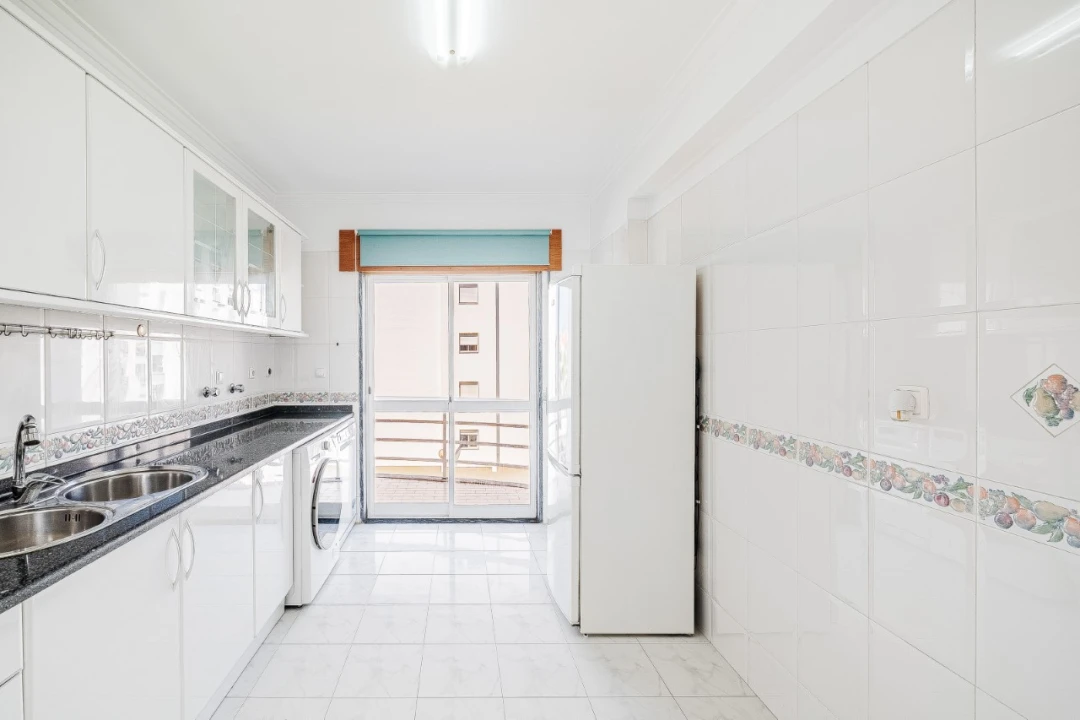 Apartamento T2 para Venda em Rio de Mouro Foto 5
