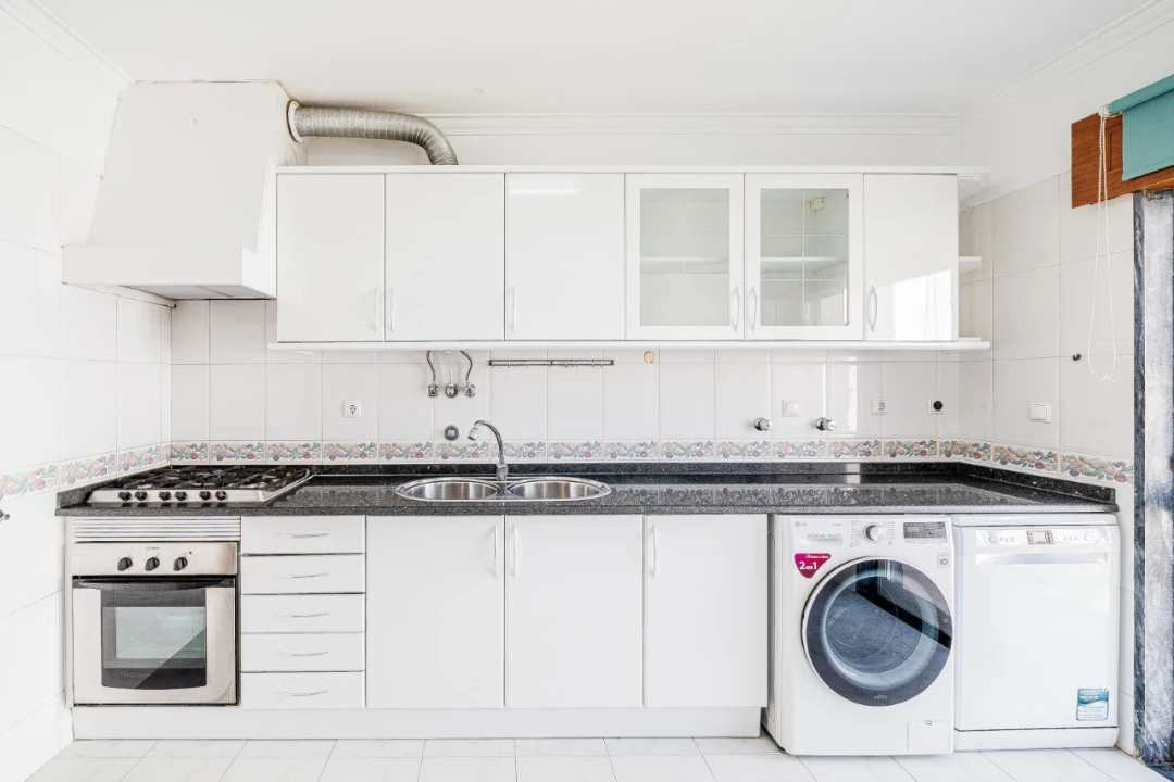 Apartamento T2 para Venda em Rio de Mouro Foto 7