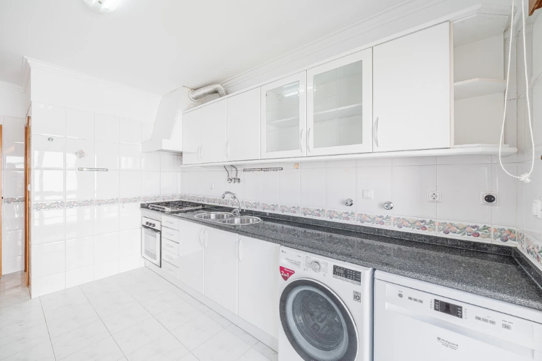 Apartamento T2 para Venda em Rio de Mouro Foto 8