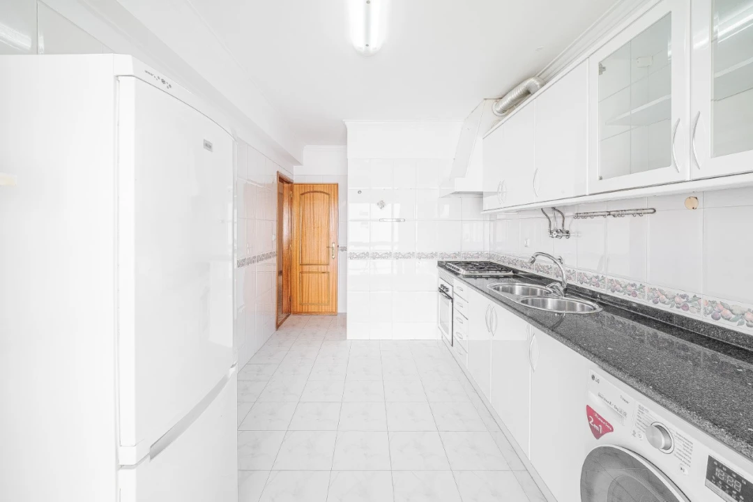 Apartamento T2 para Venda em Rio de Mouro Foto 9