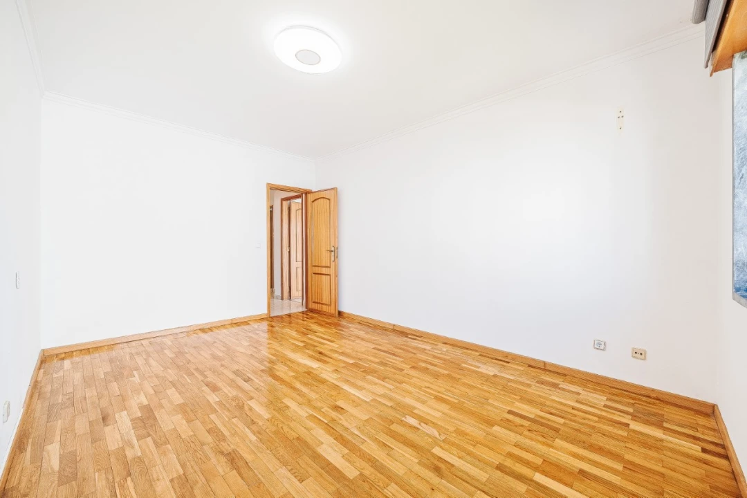 Apartamento T2 para Venda em Rio de Mouro Foto 31