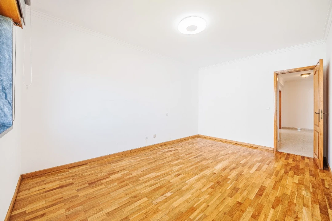 Apartamento T2 para Venda em Rio de Mouro Foto 33