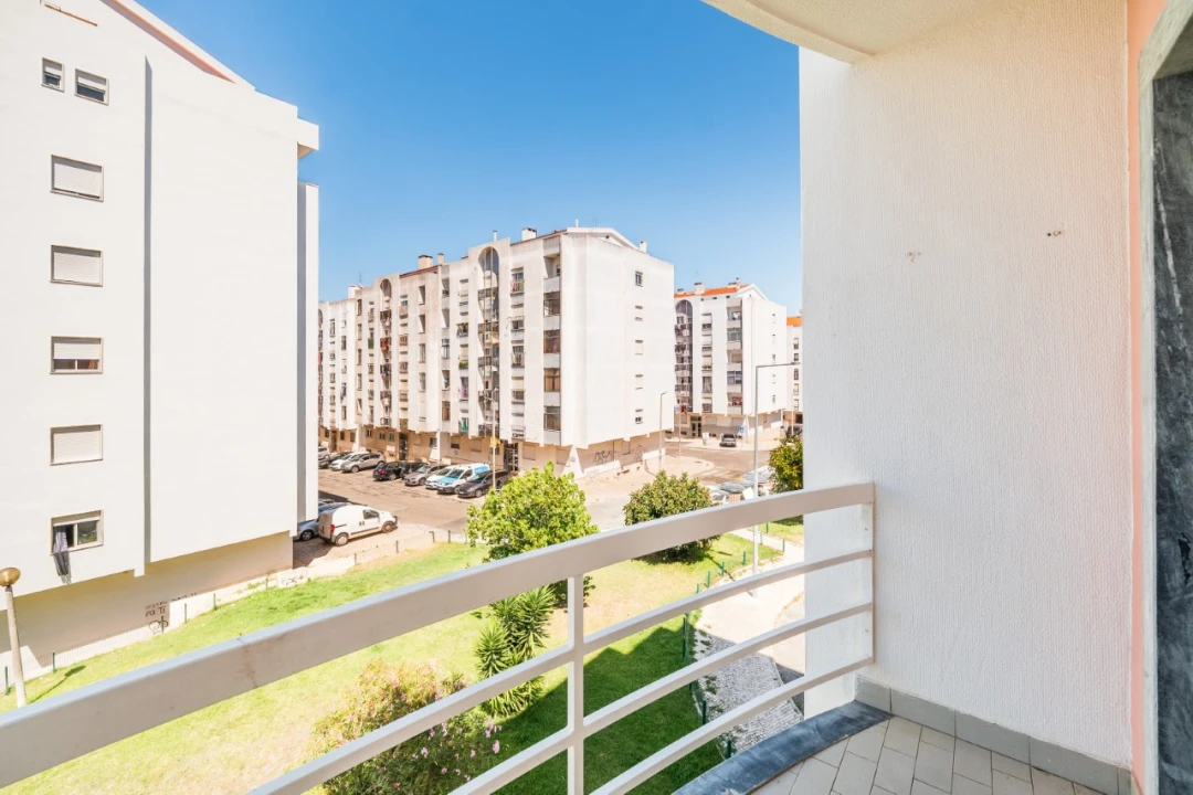 Apartamento T2 para Venda em Rio de Mouro Foto 34