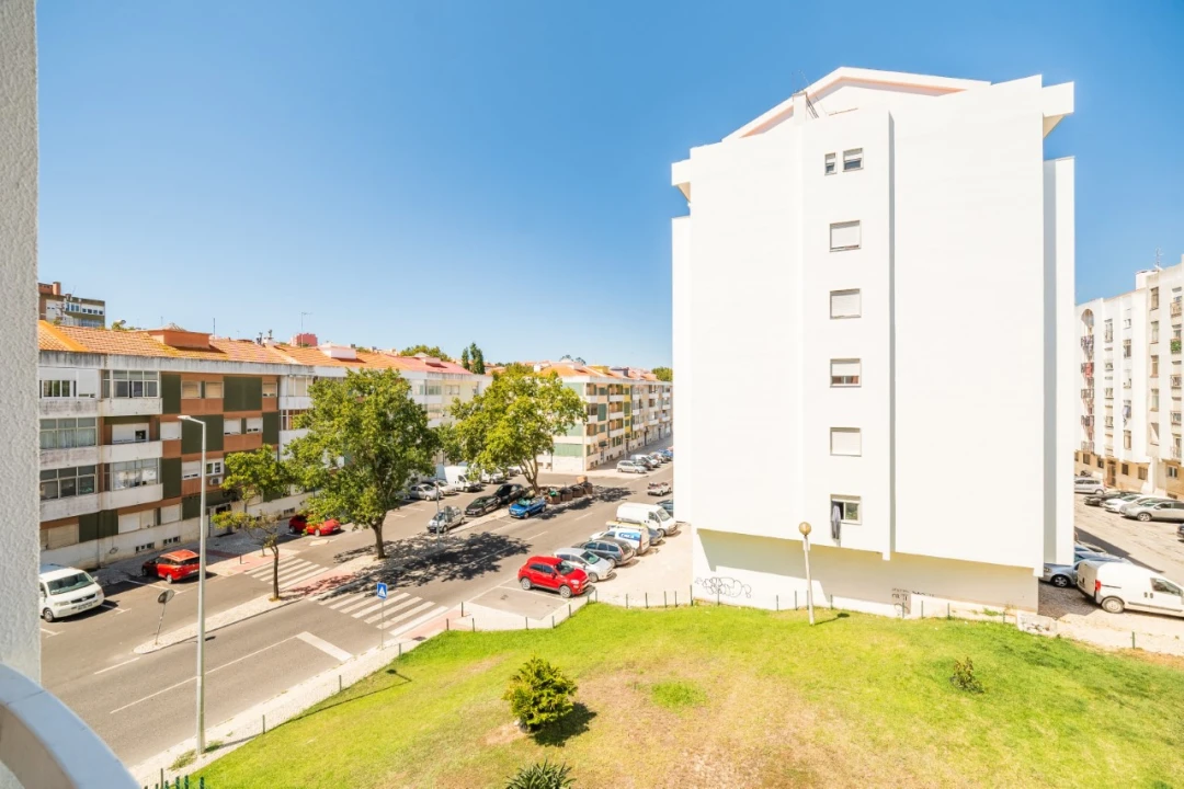 Apartamento T2 para Venda em Rio de Mouro Foto 35