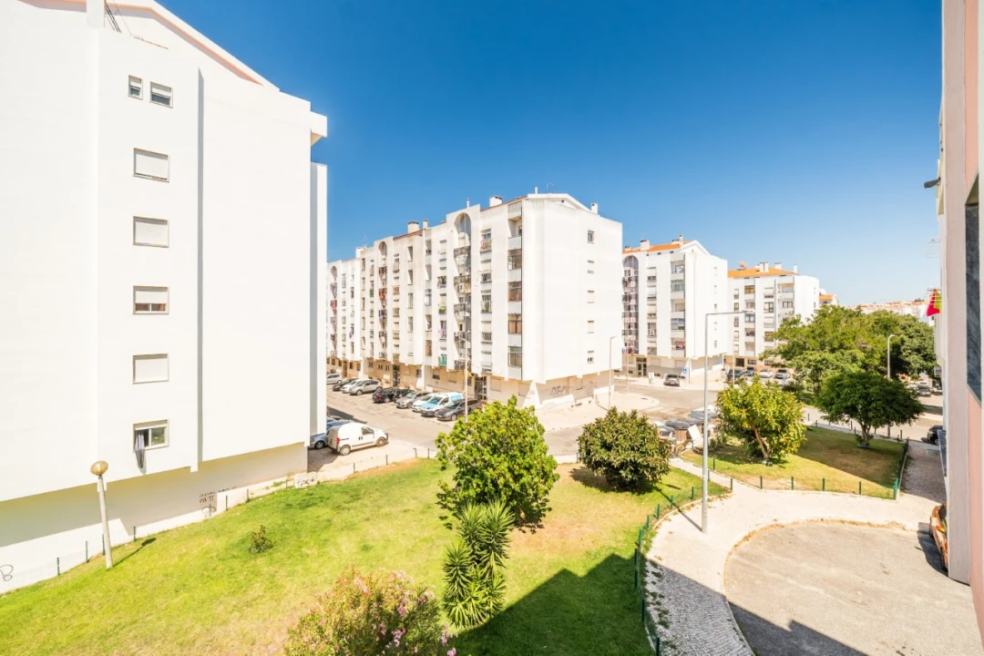 Apartamento T2 para Venda em Rio de Mouro Foto 36