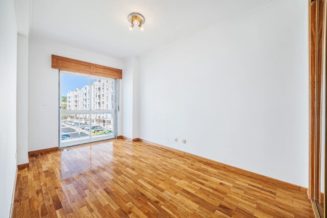 Apartamento T2 para Venda em Rio de Mouro Foto 41