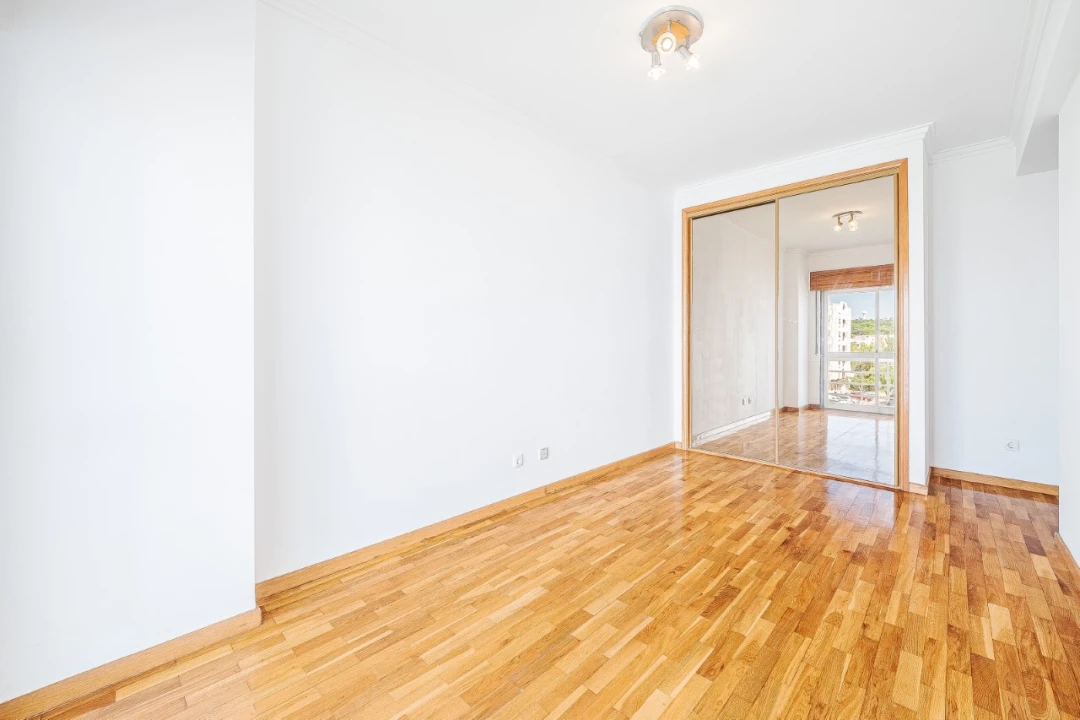 Apartamento T2 para Venda em Rio de Mouro Foto 44