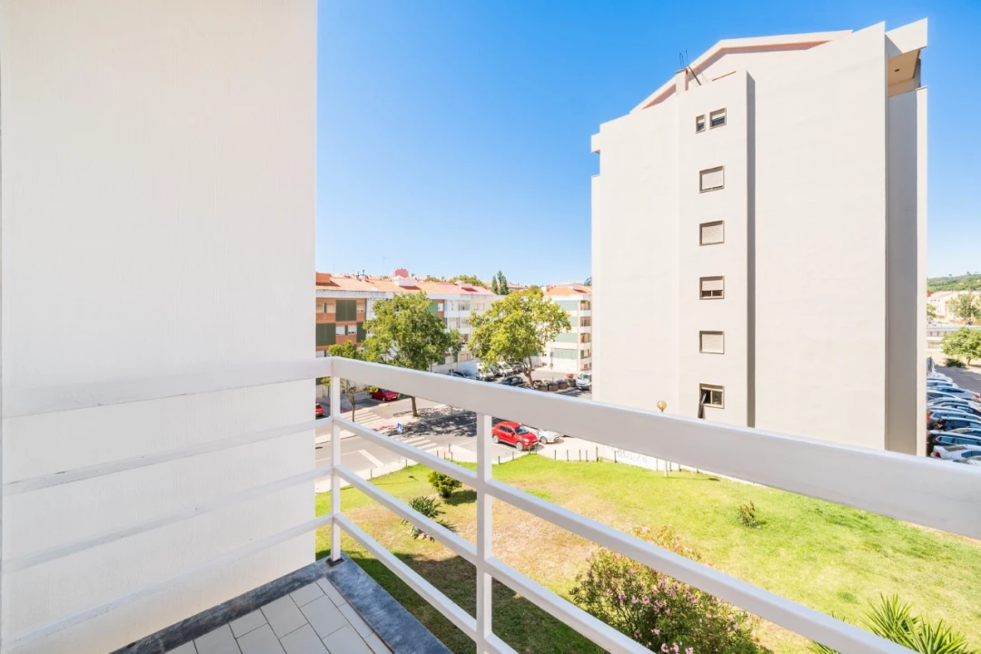 Apartamento T2 para Venda em Rio de Mouro Foto 46