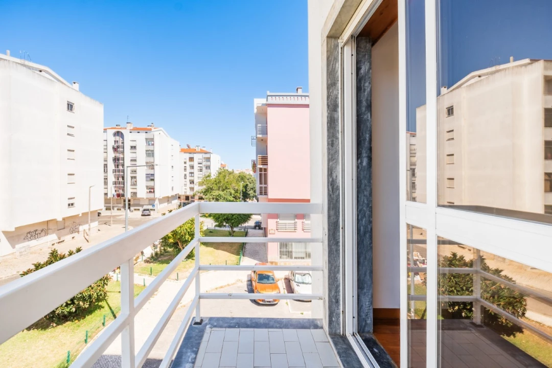 Apartamento T2 para Venda em Rio de Mouro Foto 52