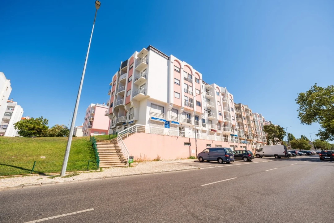 Apartamento T2 para Venda em Rio de Mouro Foto 55