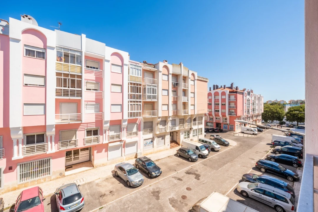 Apartamento T2 para Venda em Rio de Mouro Foto 56