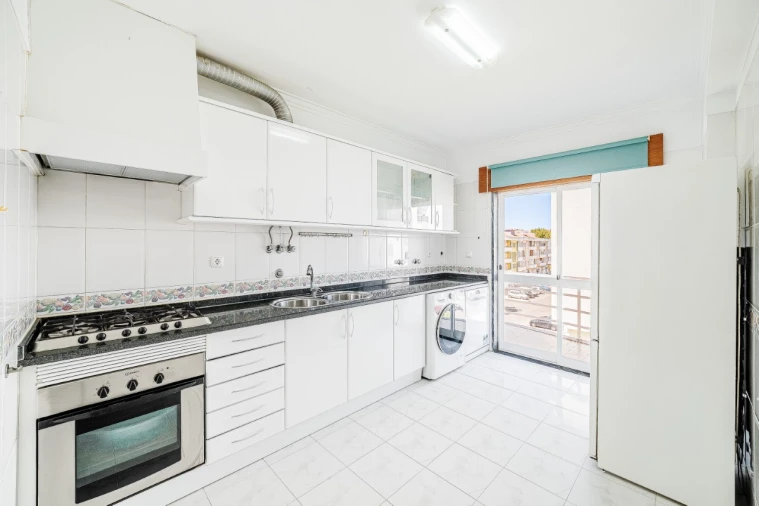 Apartamento T2 para Venda em Rio de Mouro Foto 2