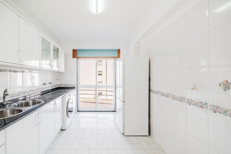 Apartamento T2 para Venda em Rio de Mouro Foto 5