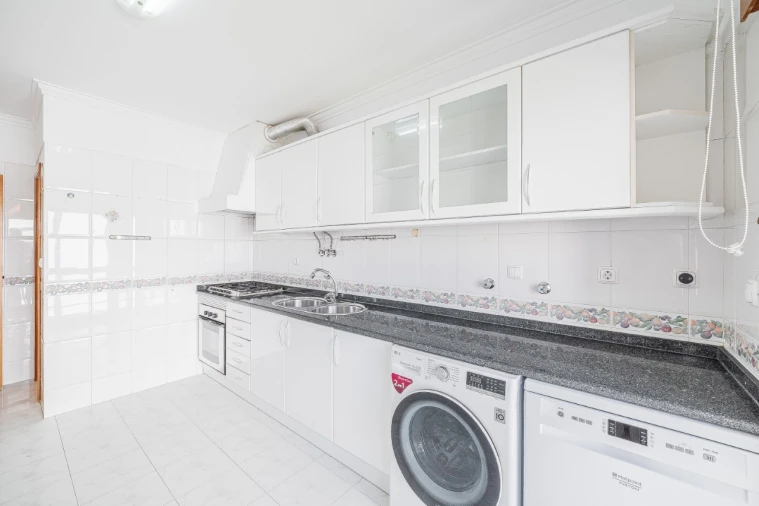 Apartamento T2 para Venda em Rio de Mouro Foto 8