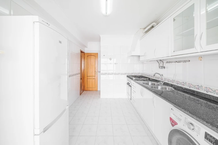 Apartamento T2 para Venda em Rio de Mouro Foto 9