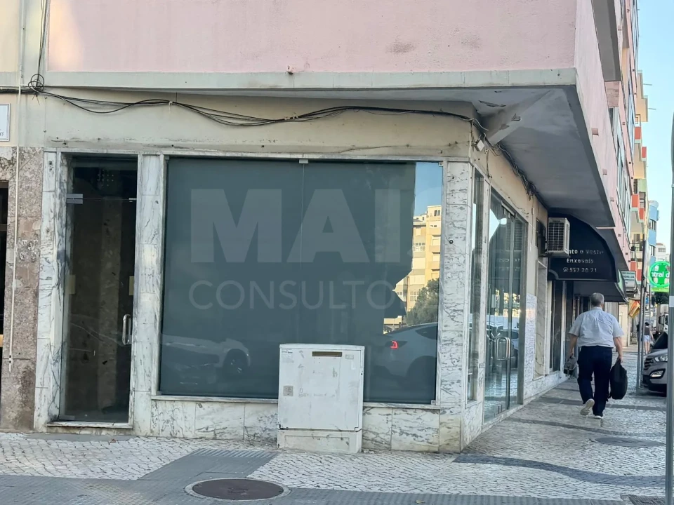 Loja para Arrendamento em Alverca do Ribatejo e Sobralinho Foto 2