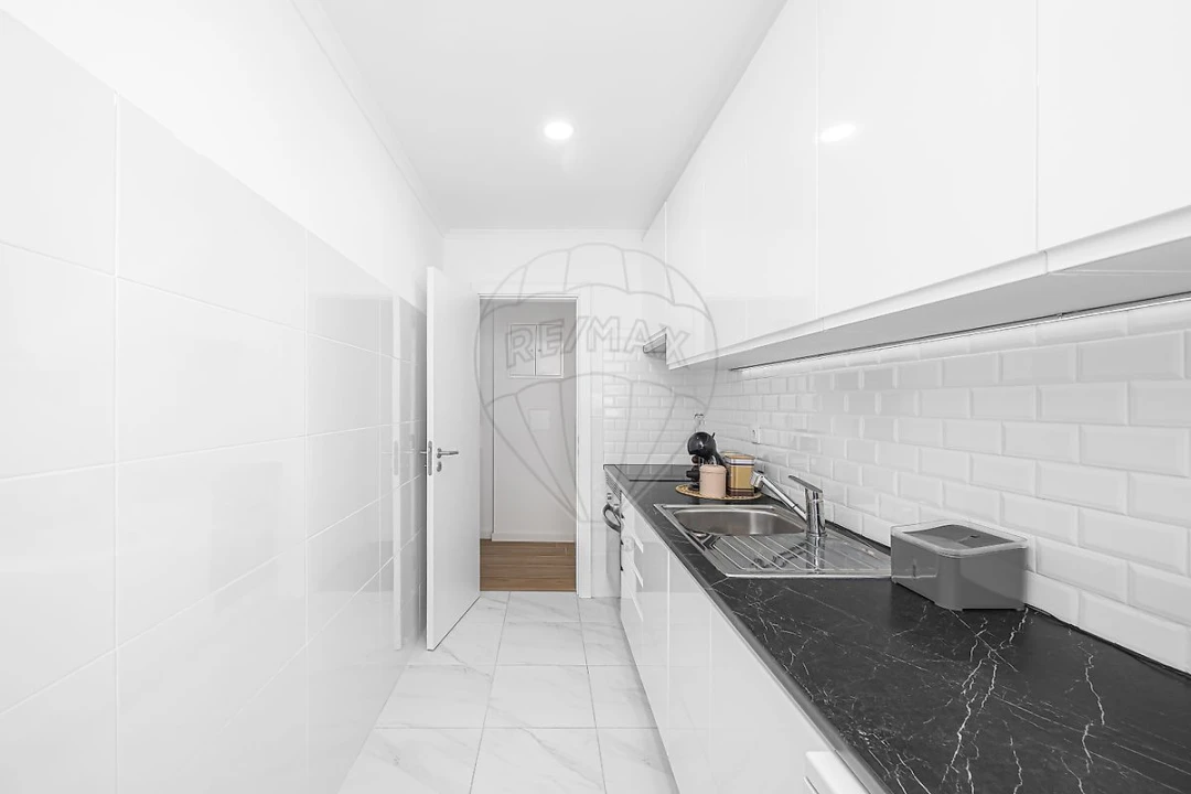 Apartamento T1 para Venda em Águas Livres Foto 2