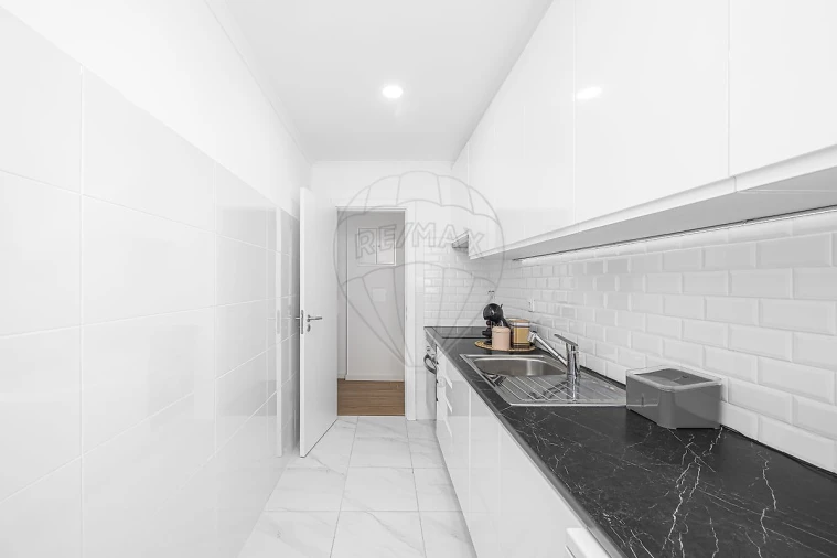 Apartamento T1 para Venda em Águas Livres Foto 2