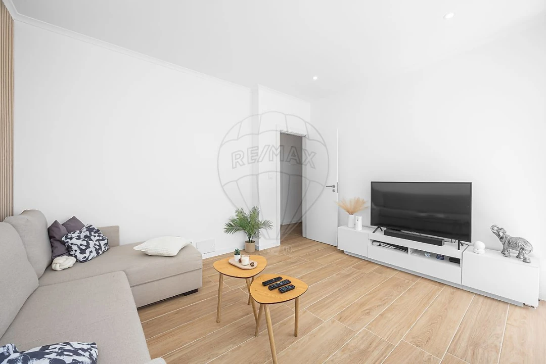 Apartamento T1 para Venda em Águas Livres Foto 3