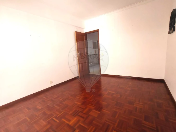 Apartamento T2 para Venda em Algueirão-Mem Martins Foto 4