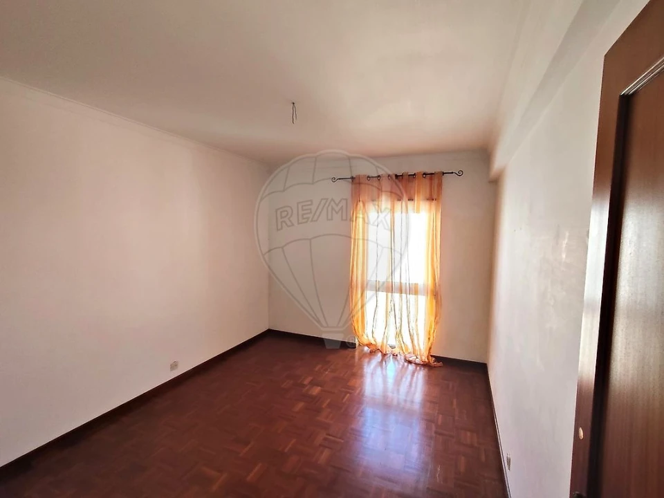 Apartamento T2 para Venda em Algueirão-Mem Martins Foto 8