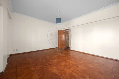 Apartamento T1 para Arrendamento em Santa Maria, São Pedro e Matacães