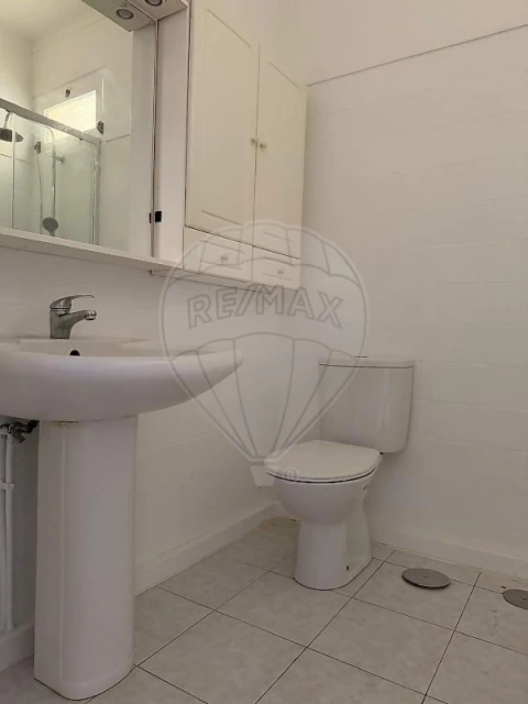 Apartamento T1 para Arrendamento em Santa Maria, São Pedro e Matacães