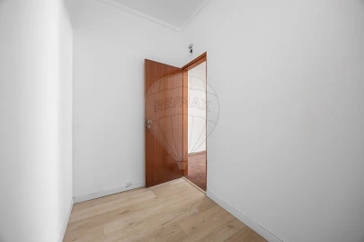 Apartamento T1 para Arrendamento em Santa Maria, São Pedro e Matacães