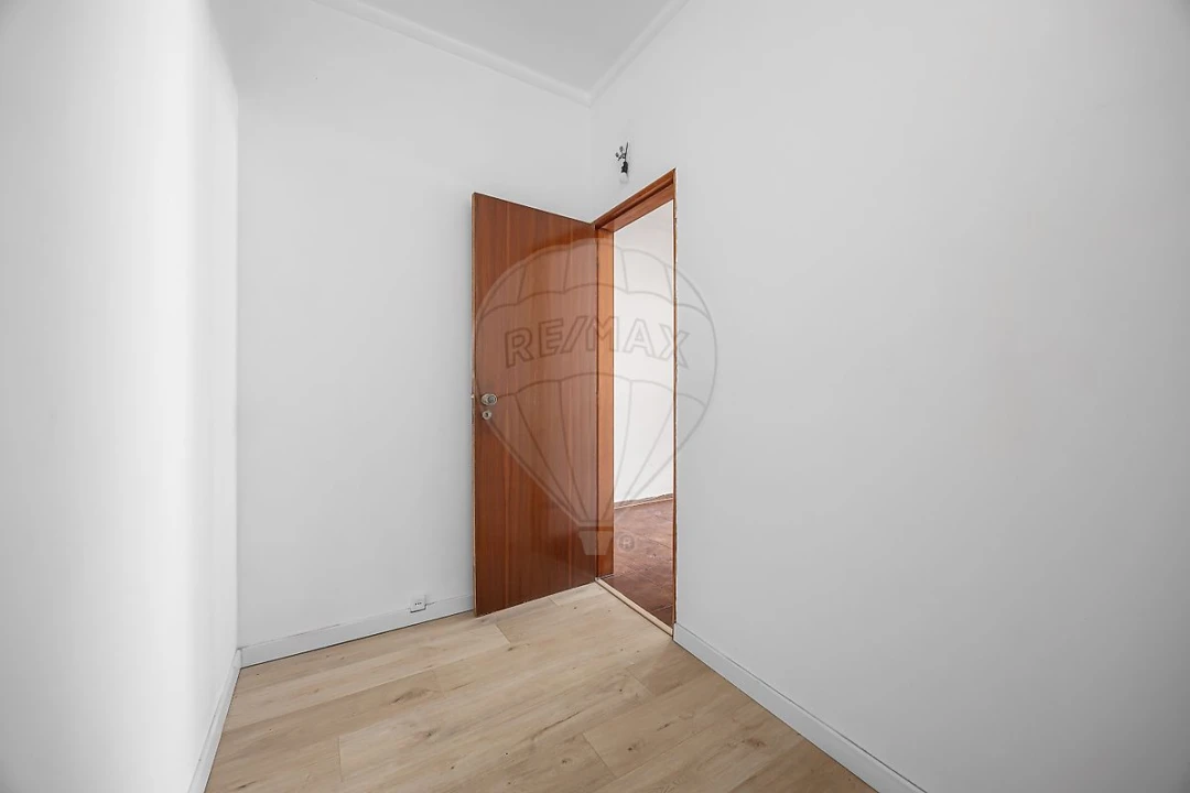 Apartamento T1 para Arrendamento em Santa Maria, São Pedro e Matacães Foto 14