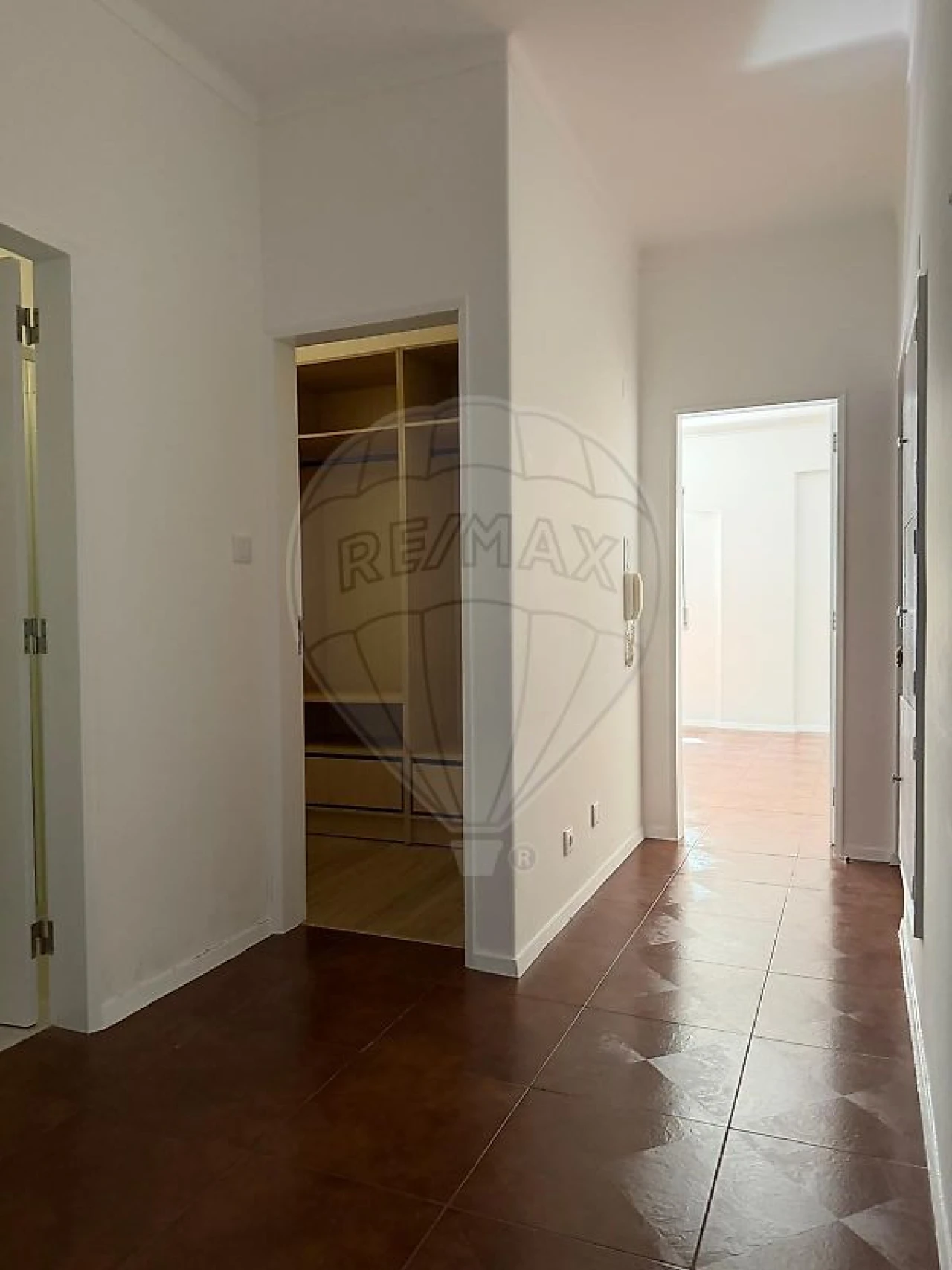 Apartamento T1 para Arrendamento em Santa Maria, São Pedro e Matacães Foto 4