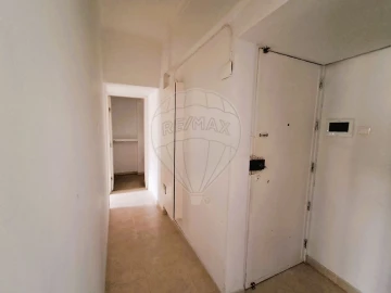Apartamento T2 para Venda em Campolide