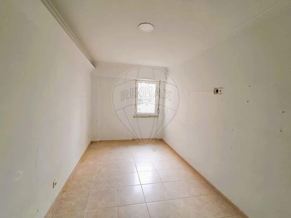 Apartamento T2 para Venda em Campolide Foto 18