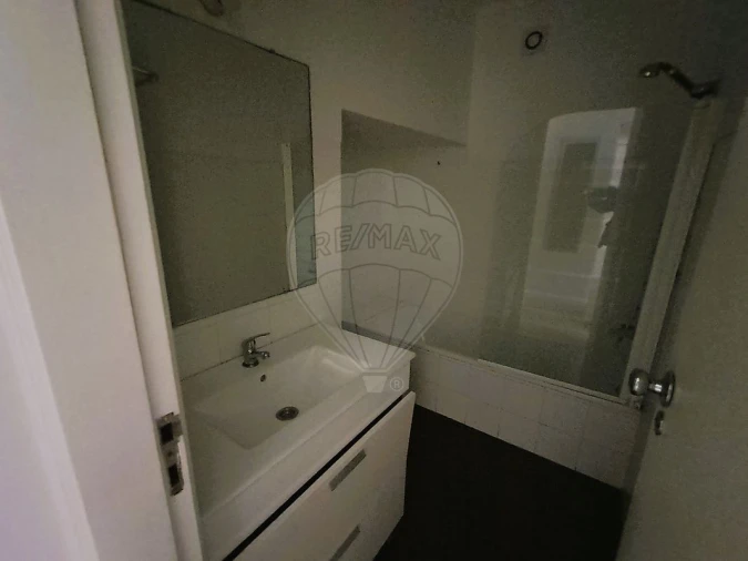 Apartamento T2 para Venda em Campolide Foto 6