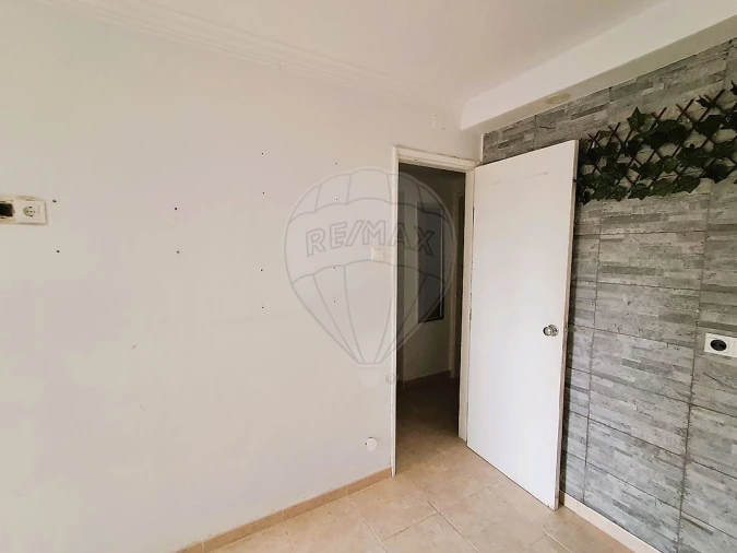 Apartamento T2 para Venda em Campolide Foto 4