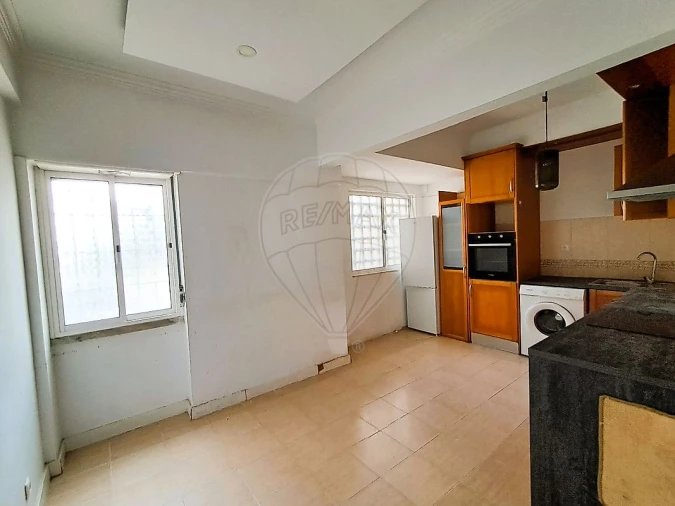 Apartamento T2 para Venda em Campolide Foto 16