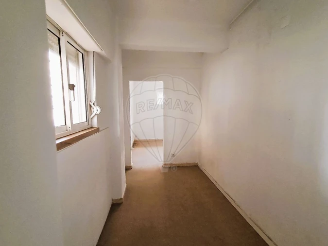 Apartamento T2 para Venda em Campolide Foto 9
