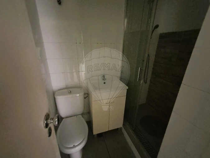 Apartamento T2 para Venda em Campolide Foto 5