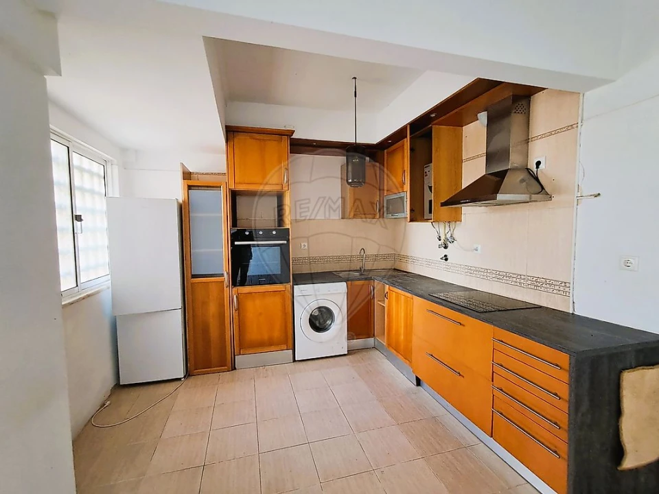 Apartamento T2 para Venda em Campolide Foto 17
