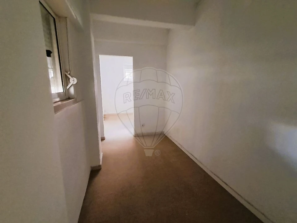 Apartamento T2 para Venda em Campolide Foto 7