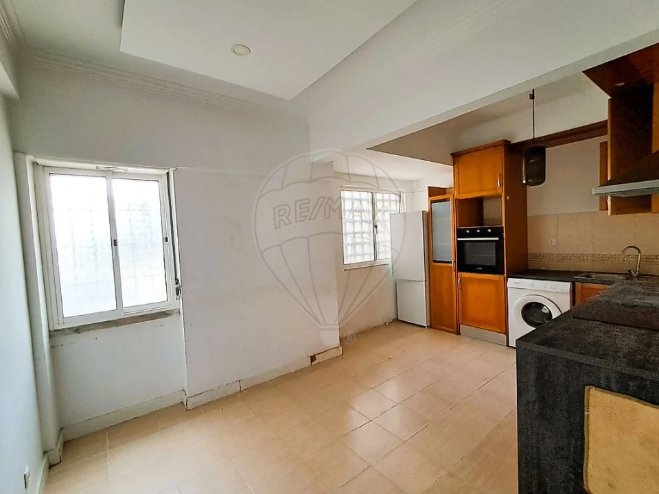 Apartamento T2 para Venda em Campolide Foto 16