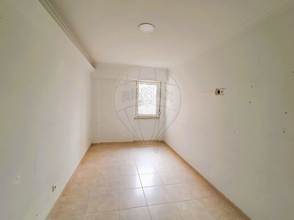 Apartamento T2 para Venda em Campolide Foto 1